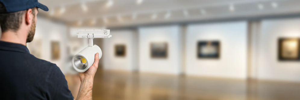 Nästa generation av Noxion spotlights på skena